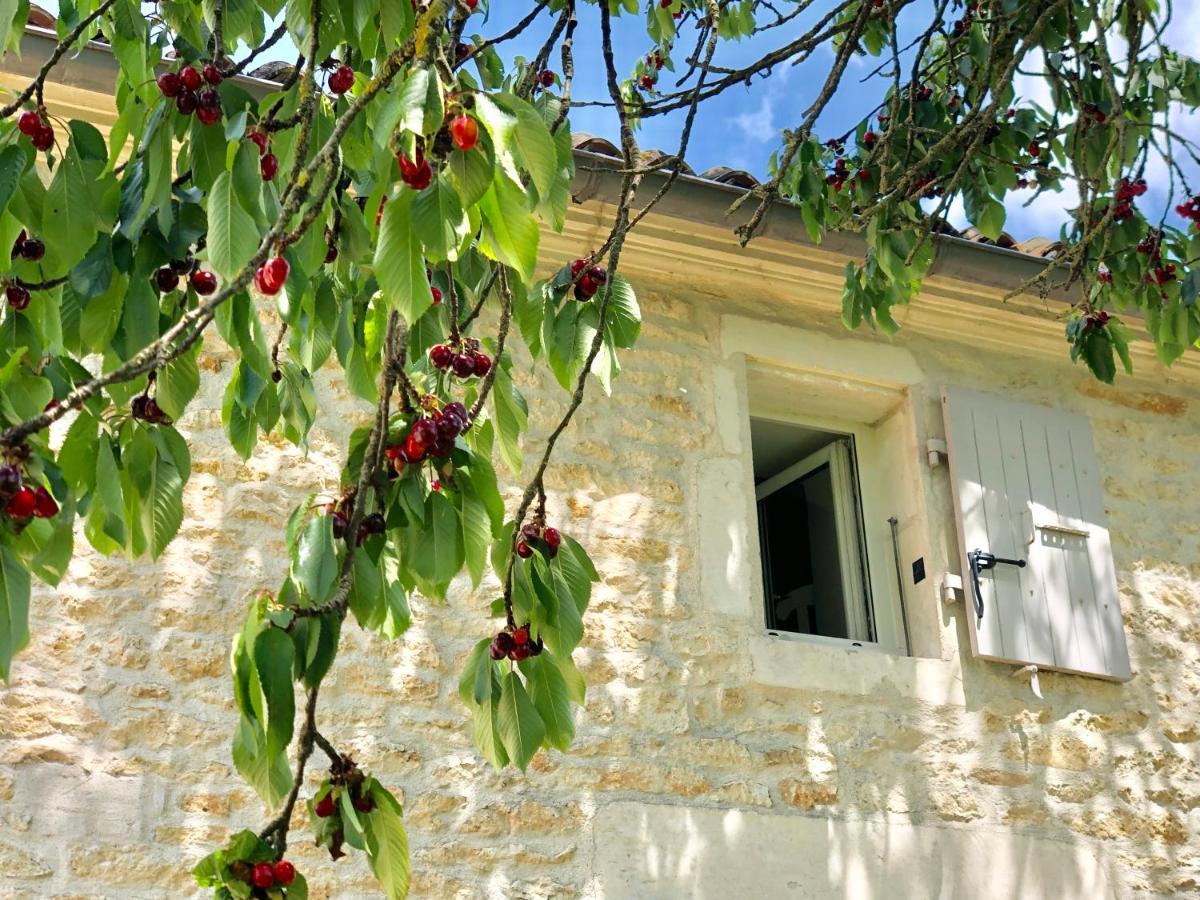 Bed and Breakfast Du Côté de l'Ombrière Geay  Exterior foto